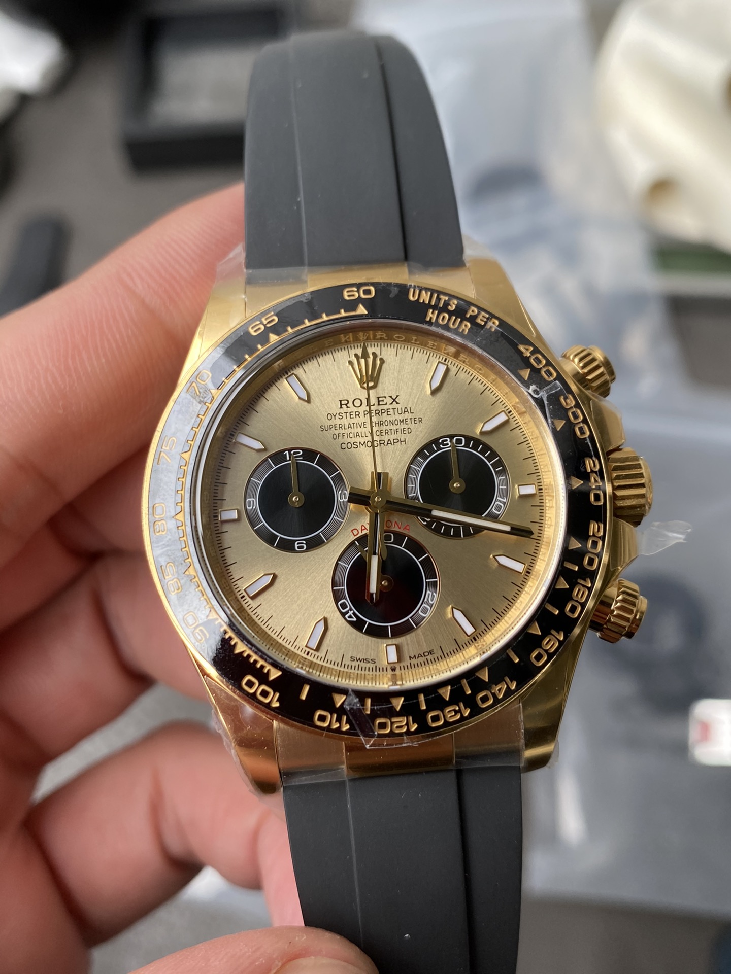 Victory Factory Watch Rolex Daytoan 126518 Yellow Gold Dial Black Ceramic Bezel Oysterflex Strap SH4131 Movement 002 Clean Factory Watch Rolex Daytoan 126518 Yellow Gold Dial Black Ceramic Bezel Oysterflex Strap SH4131 Movement 002