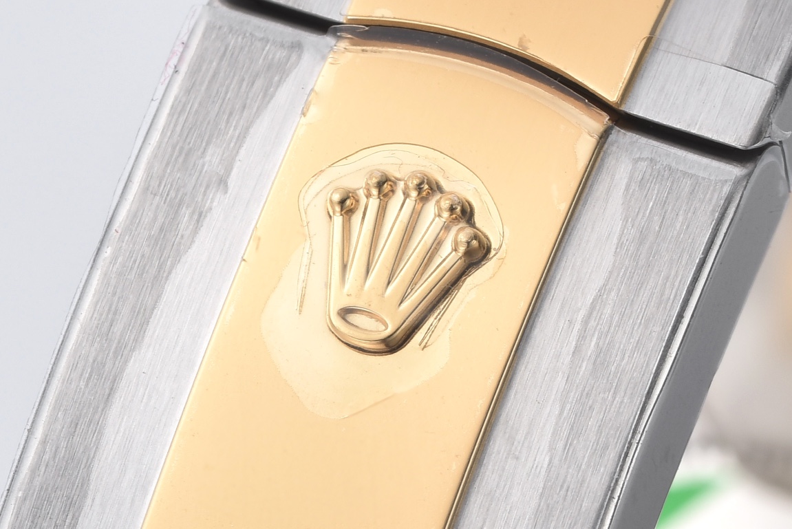 Victory Factory Datejust Wimbledon 126333 41mm Gray Dial with Green Roma Markers Yellow Gold Bezel 3235 Caliber Two Tone Oyster Bracelet 07 Clean Factory Datejust Wimbledon 126333 41mm Gray Dial with Green Roma Markers Yellow Gold Bezel 3235 Caliber Two Tone Oyster Bracelet 07