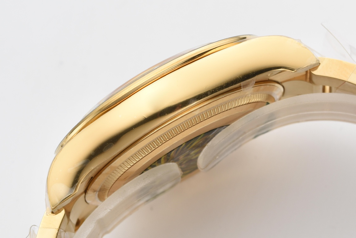 Victory Factory Daytona 126508 Black Dial with Gold Counter Ring Luminous Hour Markers 18K Yellow Gold Plated Band 4131 Movement 08 Clean Factory Daytona 126508 Black Dial with Gold Counter Ring Luminous Hour Markers 18K Yellow Gold Plated Band 4131 Movement 08
